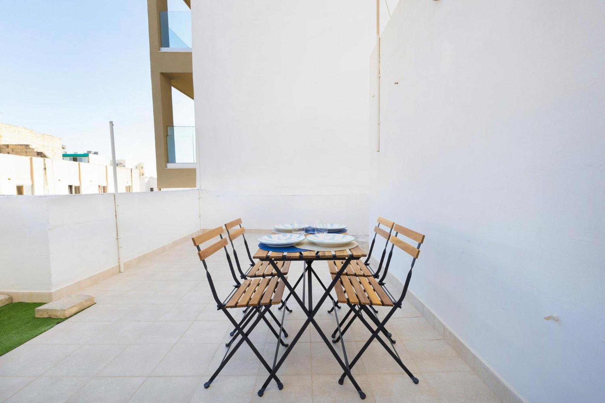 Spacious 2Br Penthouse With A Large Front-Terrace - Close To Bugibba Perched Beach เซนต์พอลส์เบย์ ภายนอก รูปภาพ